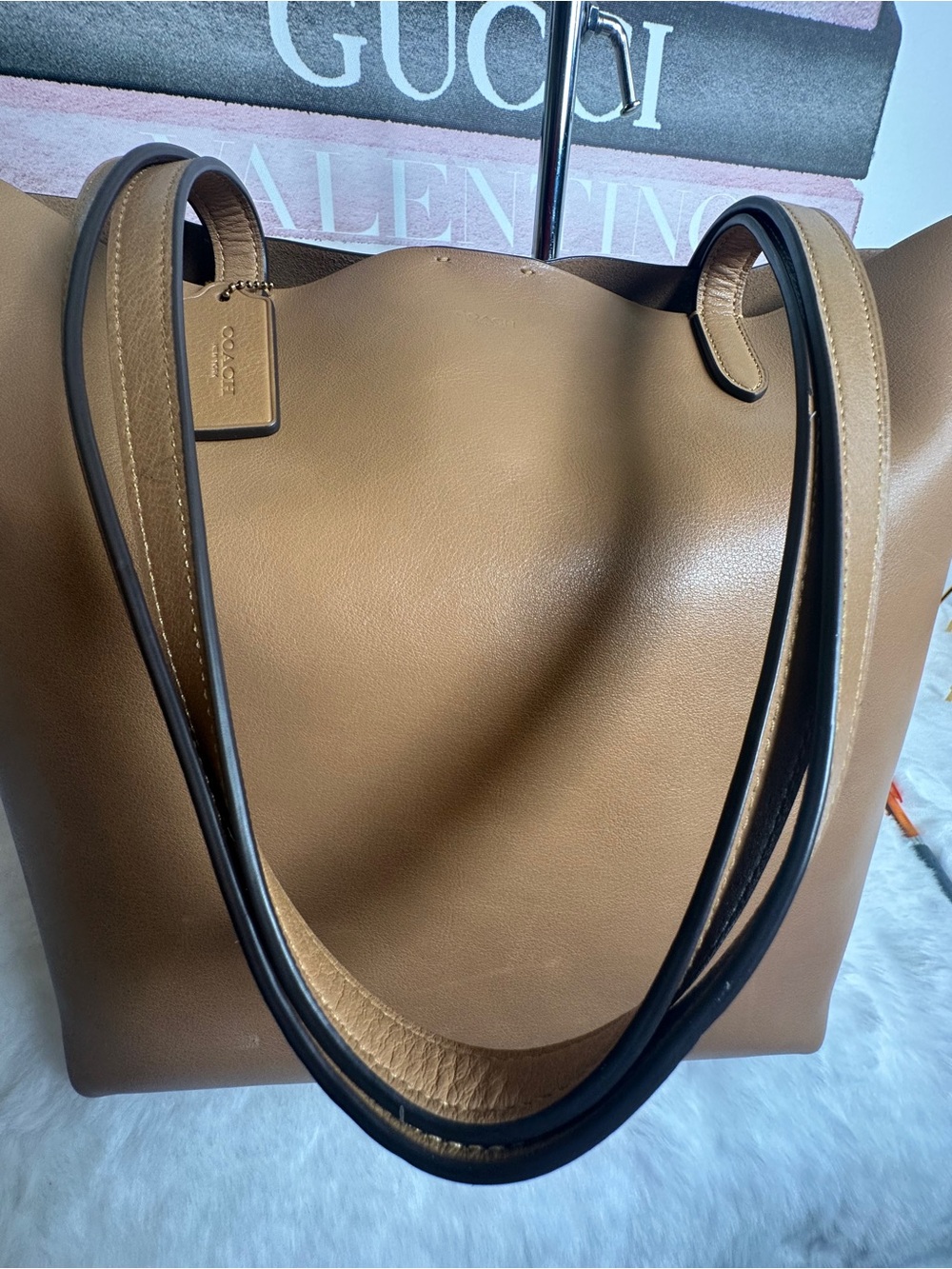 Coach Manhatan Tan Leather Tote Bag - Picture 7 of 13
